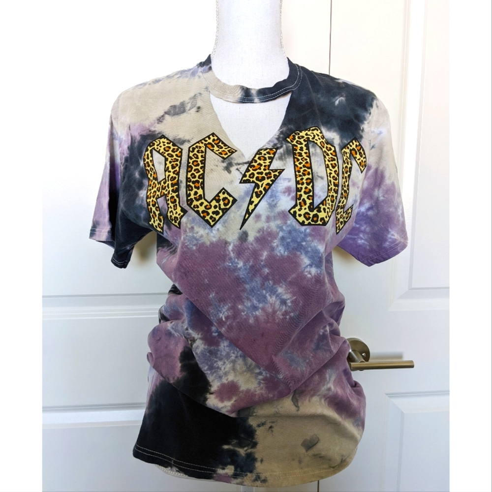 Women’s AC/DC Graphic Rocker T-shirt Size M Tie Dye Cut Out Collar Leopard Print